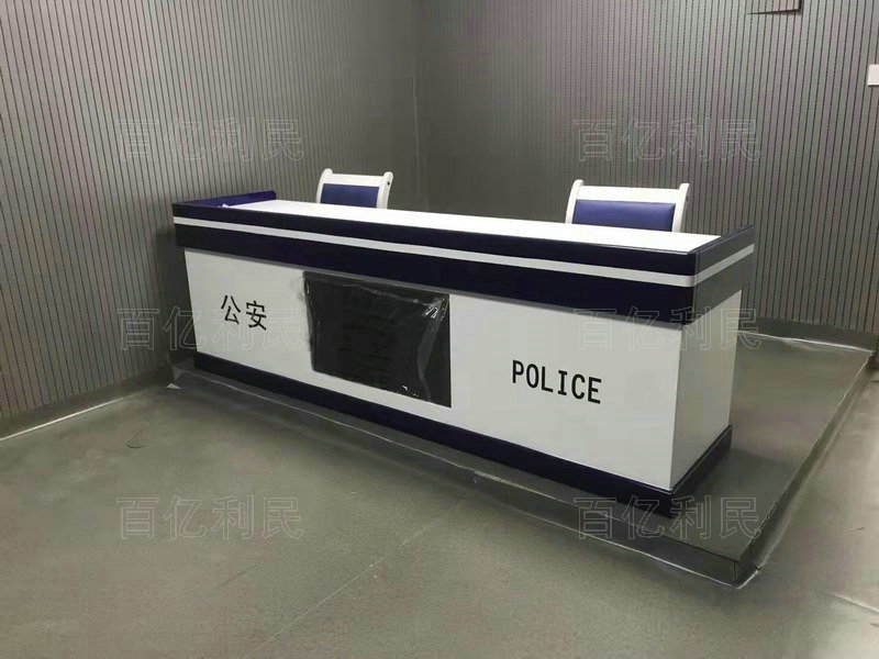 木質審訊桌
