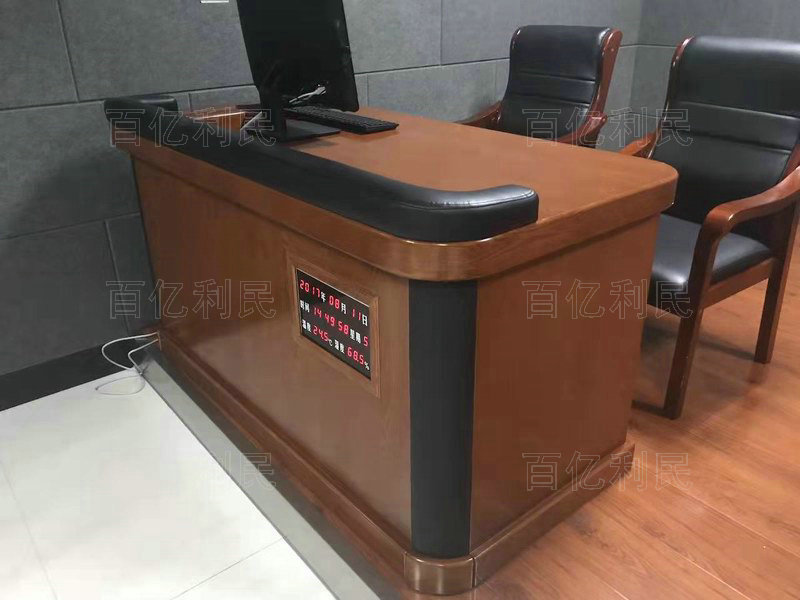 木質(zhì)審訊桌